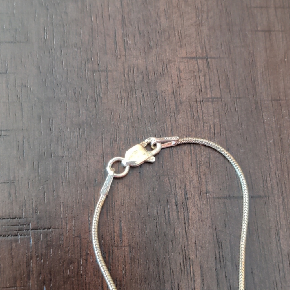 .925 Silver flip flop necklace - Picture 4 of 4